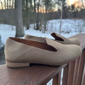 Lucky Brand Women's Beige/Tan Slip-On Loafers